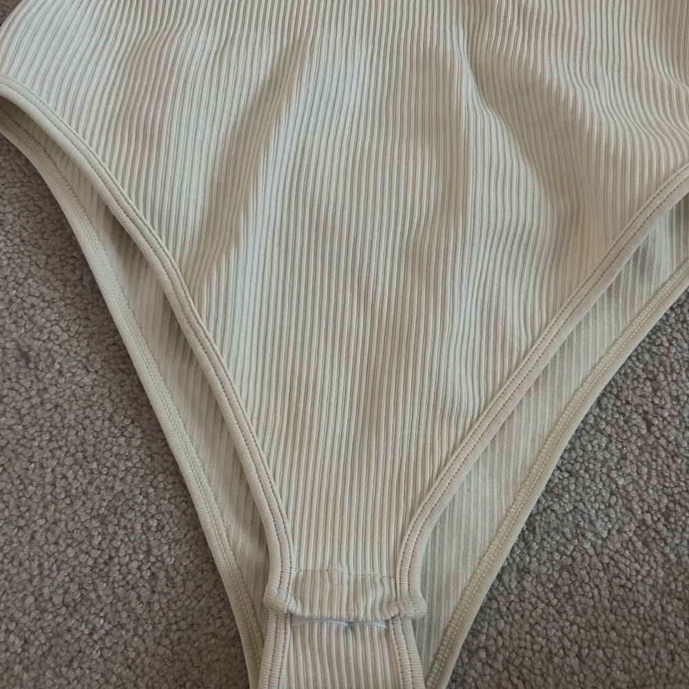 OQQ Ribbed Bodysuit Cream Festival Tank Minimalist Stretch Small Coachella - Picture 5 of 5